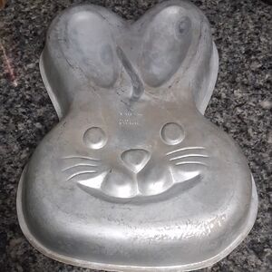 Wilton Silver Bunny Cake Mold